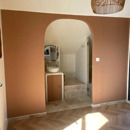 Проживание в семье Oustal Millavois Мийо